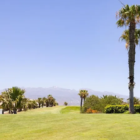 Luxury Seaside Retreat *