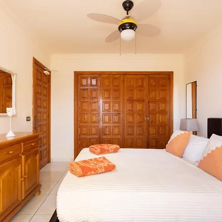 Luxury Seaside Retreat *