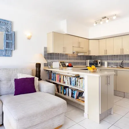 דירה Luxury Seaside Retreat