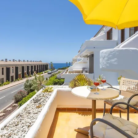 Luxury Seaside Retreat شقة