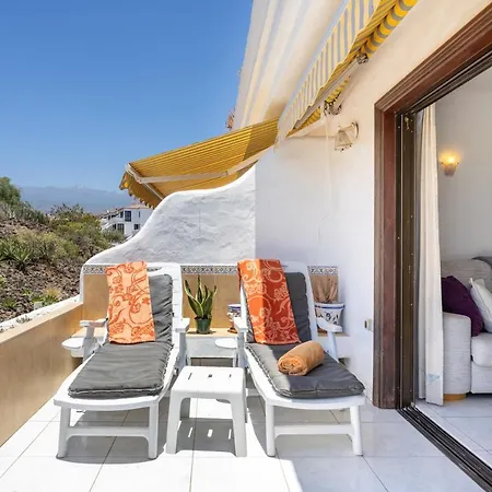 Luxury Seaside Retreat דירה